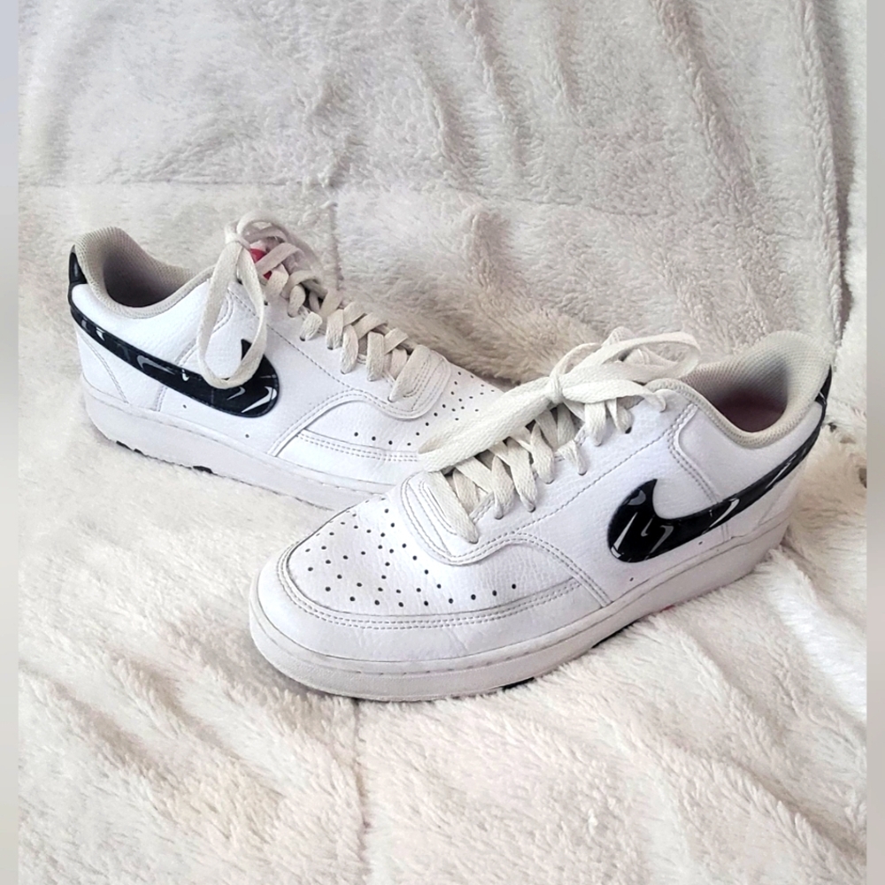 Nike Court Vision Low. Womens 9